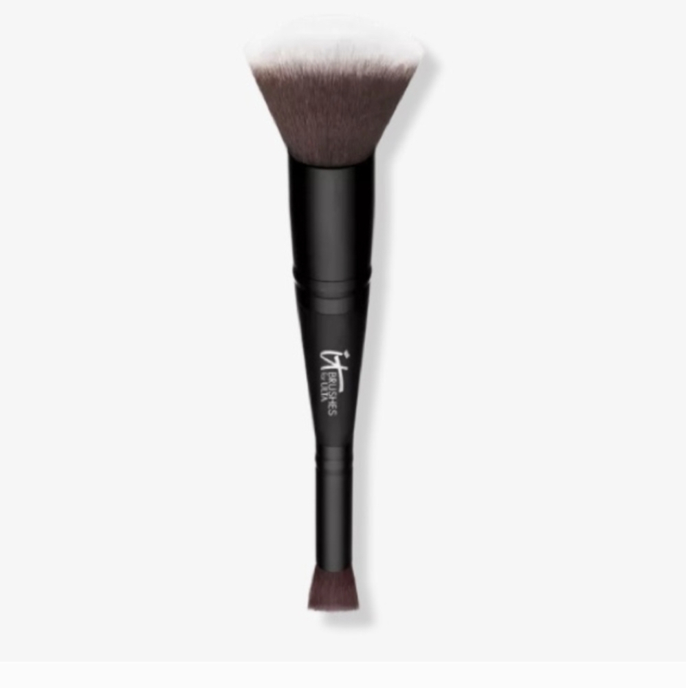 NEW IT Brushes Dual-Ended Flawless Complexion Concealer & Foundation Brush